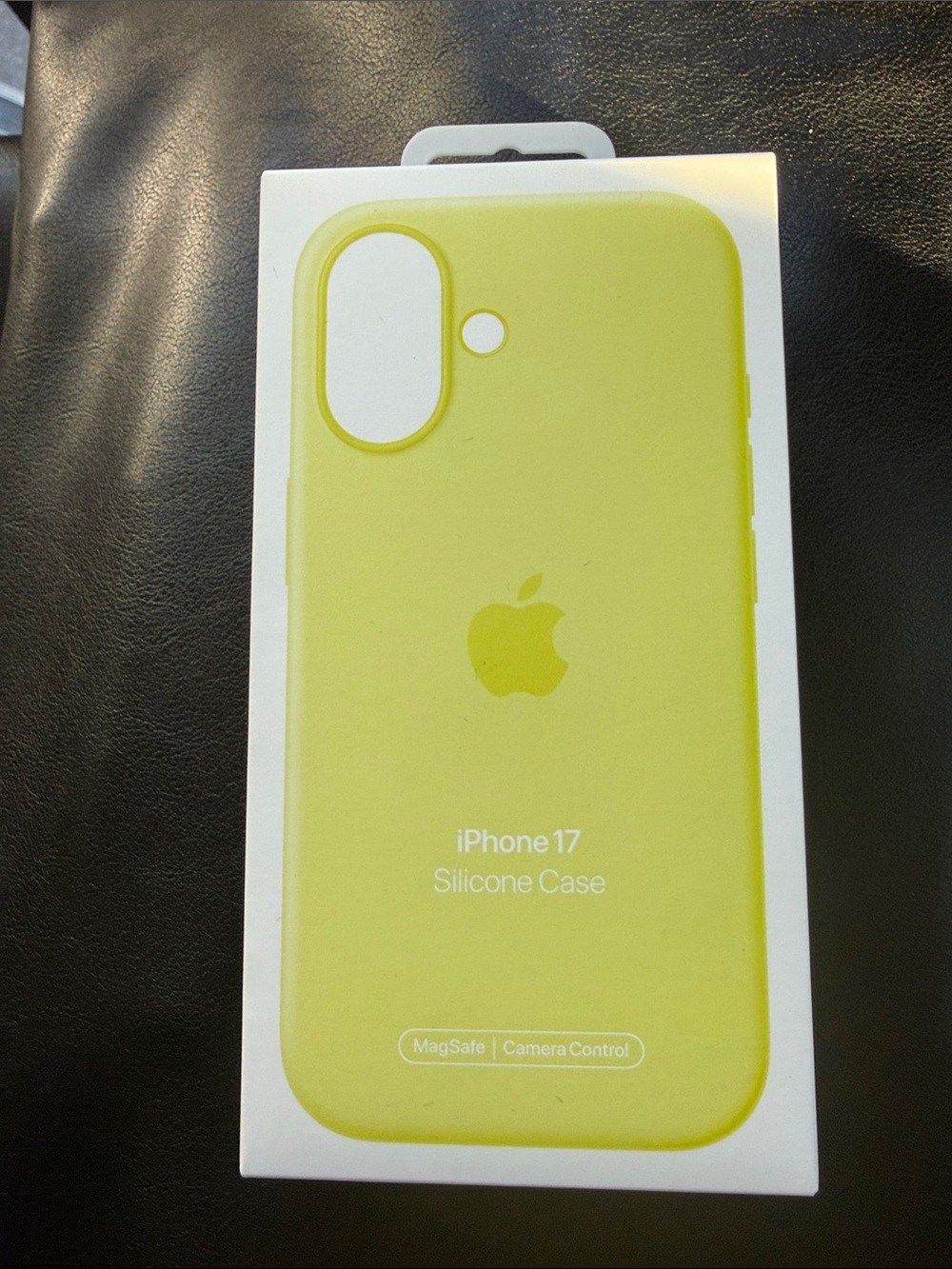 Apple iPhone 17 Silicone Case - Lemon Yellow